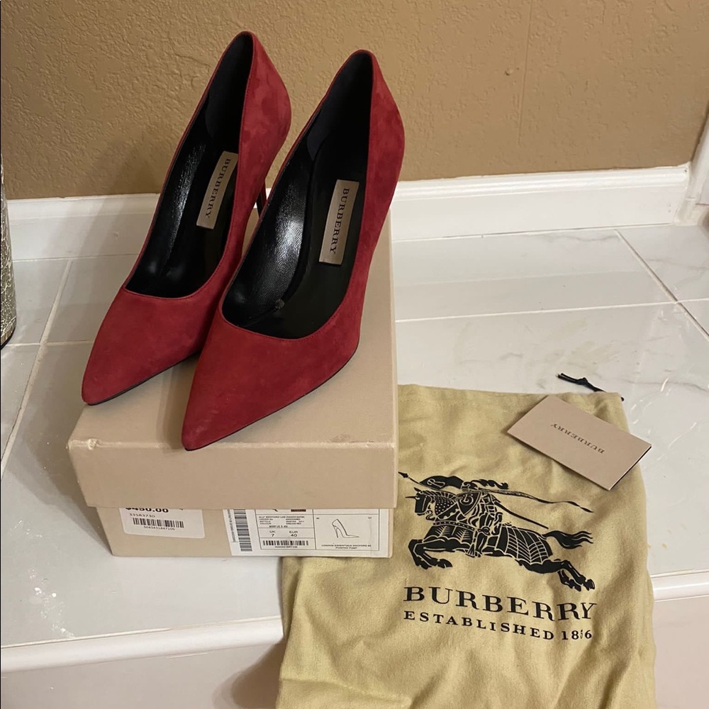 NWT Burberry Oxblood Watford Suede Heels Pointed Toe Classic 40 Red Pumps